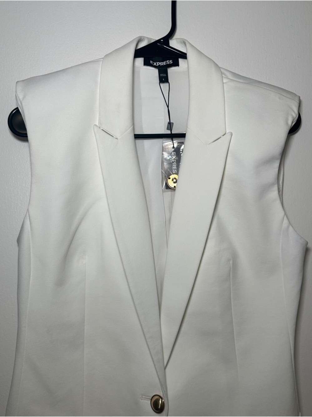 Express Sleeveless Blazer Jacket in White - Picture 4 of 7